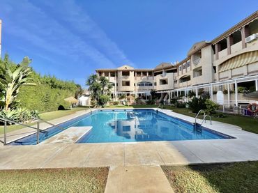 Appartamento con piscina in affitto a Avenida Mediterráneo