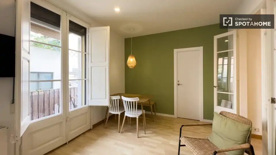 Comedor de Piso para compartir en Barcelona con Aire acondicionado, Calefacción y Amueblado