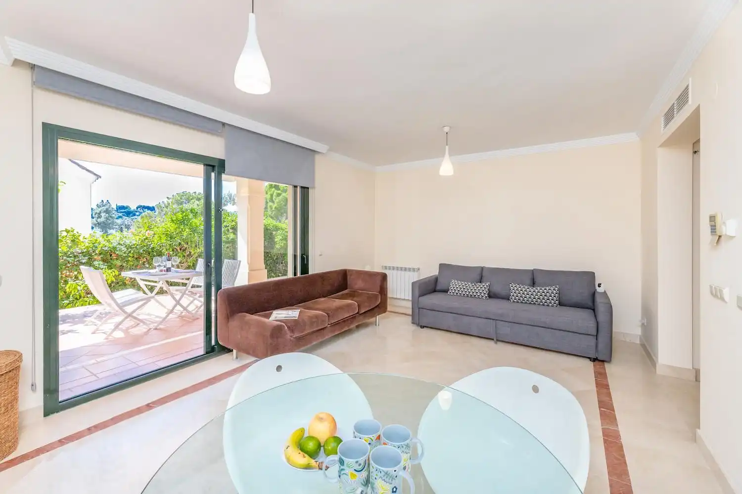 Living room of Flat for sale in Marbella  with Air Conditioner, Heating and Terrace