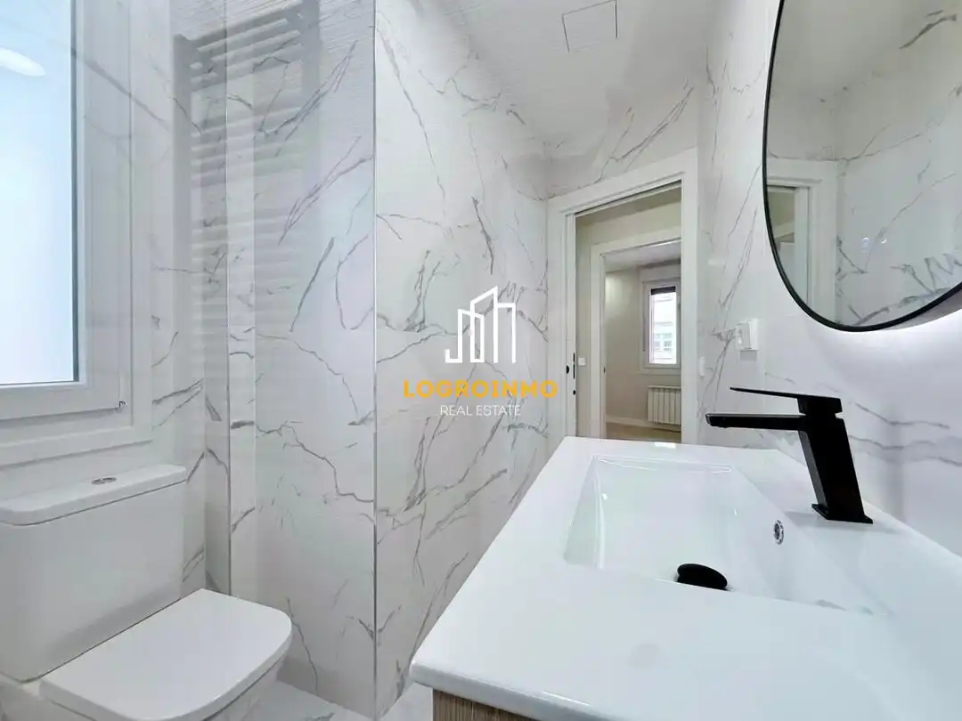Baño de Piso en venta en  Logroño con Calefacción, Parquet y Balcón