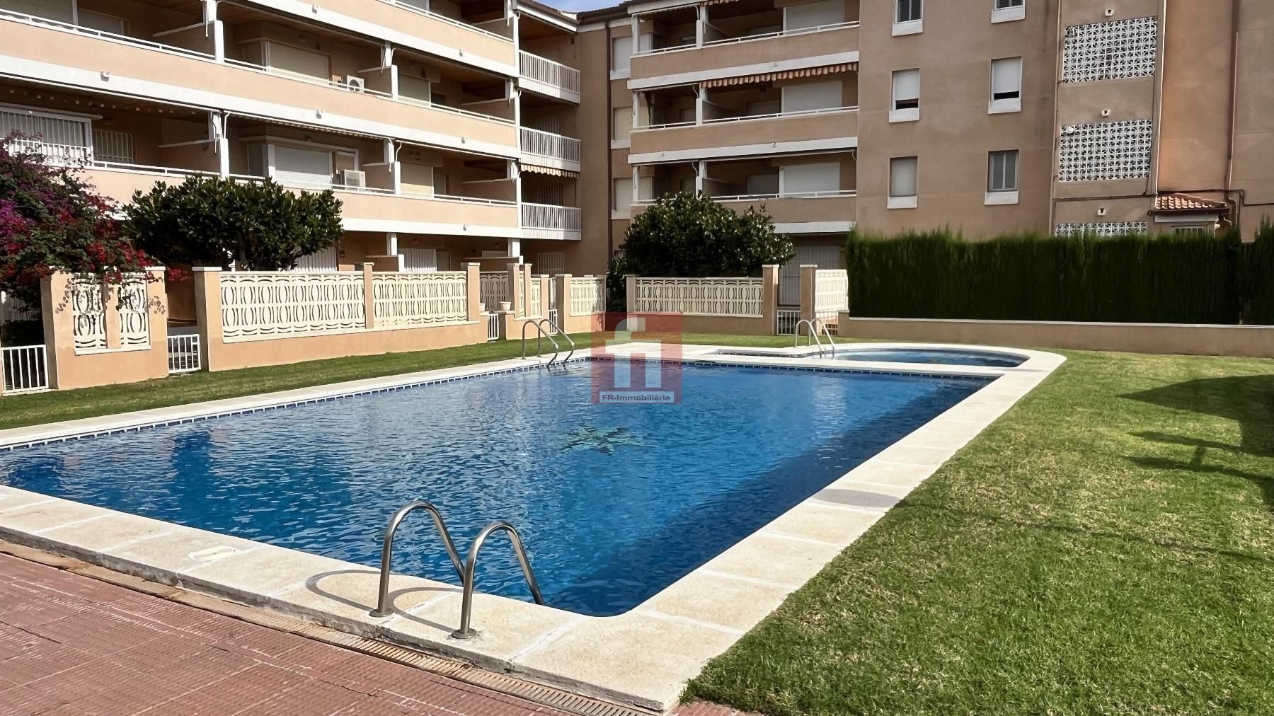 Piscina de Pis en venda en El Vendrell amb Calefacció, Terrassa i Piscina comunitària