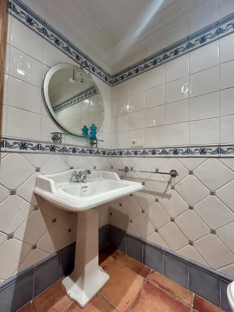 Baño de Casa o chalet en venta en Laredo con Calefacción, Terraza y Amueblado