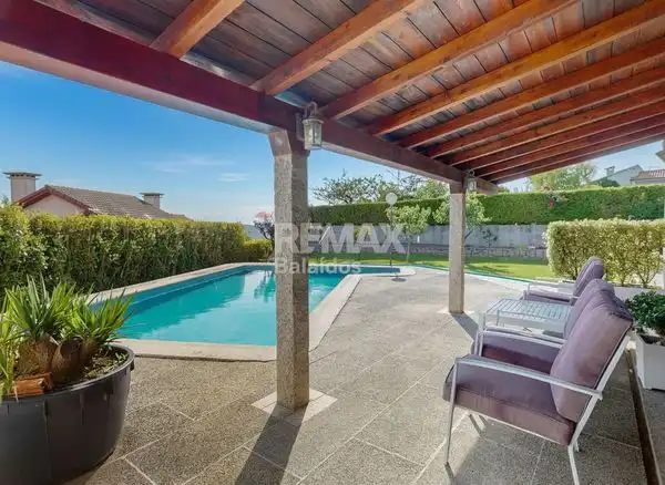 Vista exterior de Casa o chalet en venta en Vigo  con Calefacción, Jardín privado y Parquet