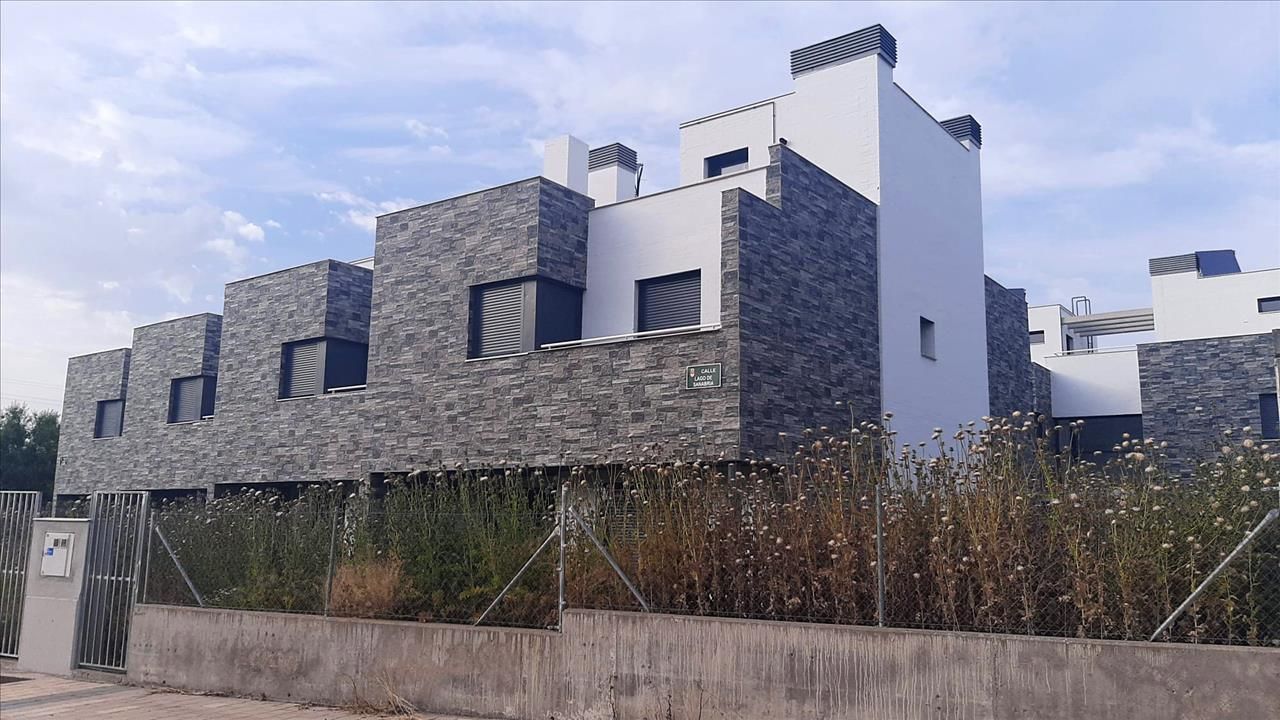 Exterior view of Houses for sale in Arroyo de la Encomienda  with Private garden and Swimming Pool