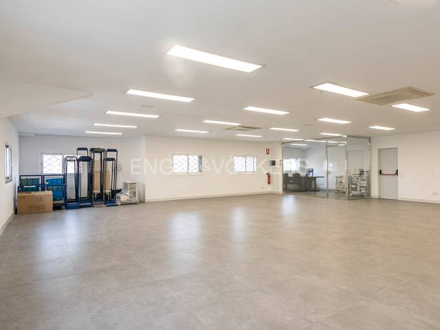 Local comercial en Venta en Almeda - El Corte Inglés