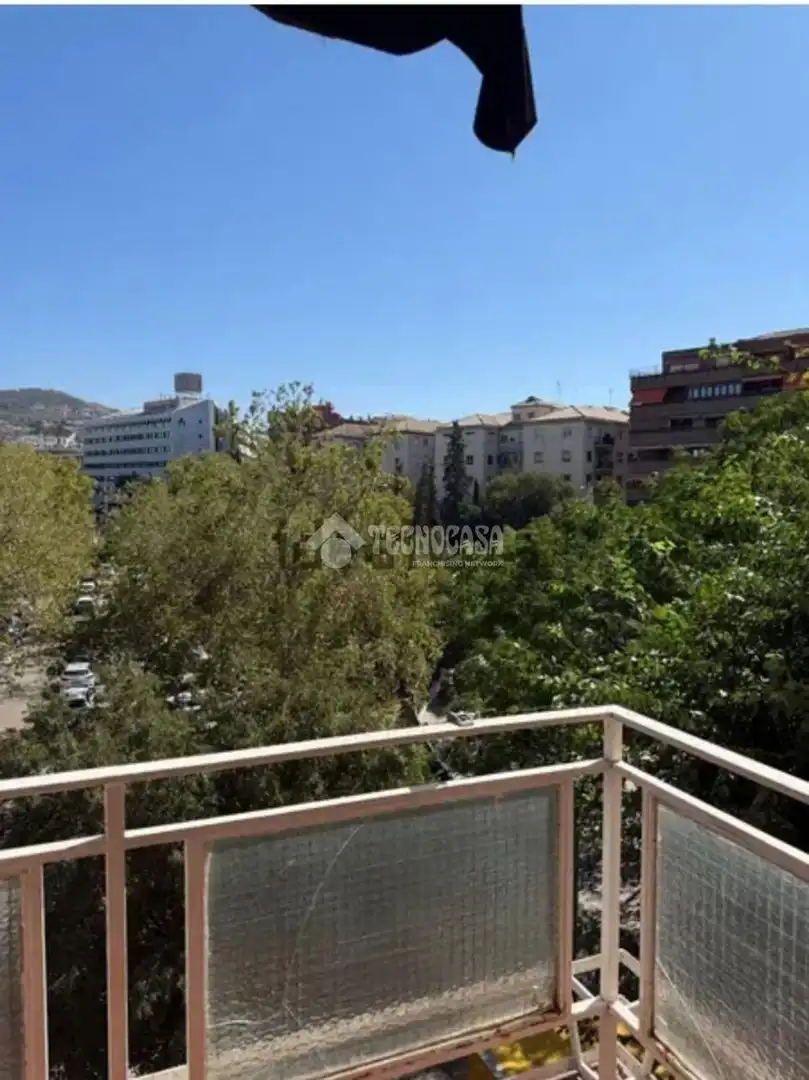 Vista exterior de Piso en venta en Granada con Aire acondicionado, Amueblado y Balcón