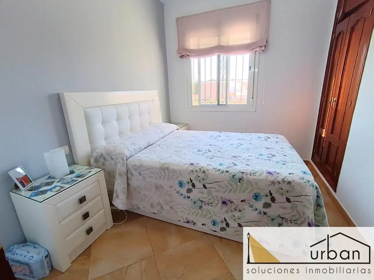 Schlafzimmer von Einfamilien-Reihenhaus zum Verkauf in Chipiona mit Klimaanlage, Abstellraum und Möbliert