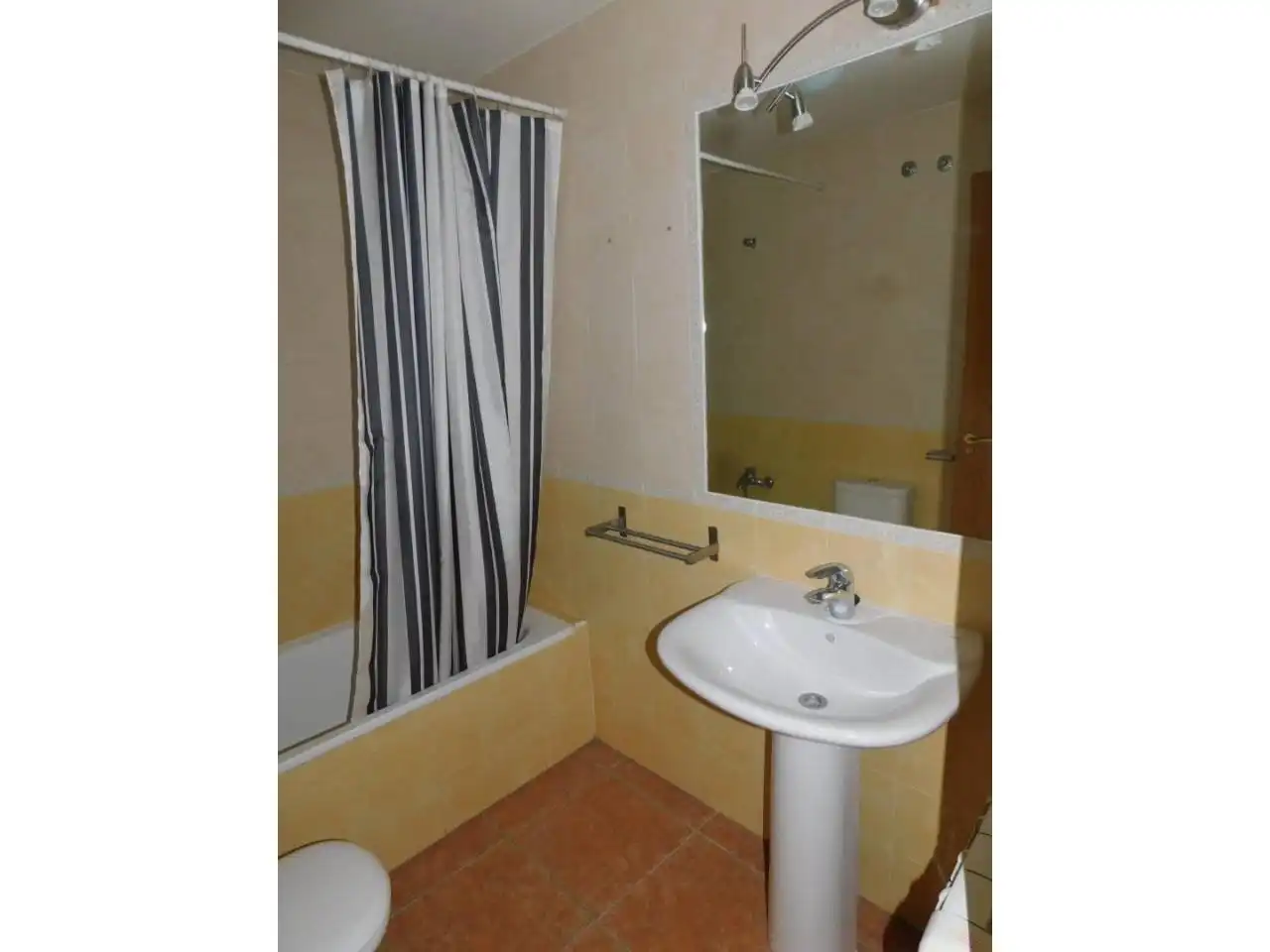 Baño de Casa o chalet en venta en Robledillo de la Jara con Calefacción, Jardín privado y Terraza