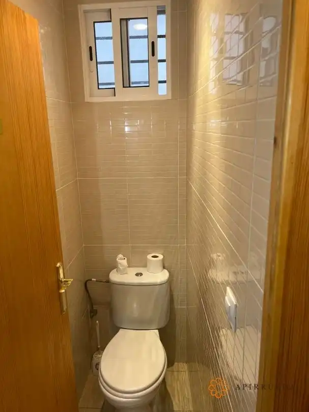 Bathroom of Commercial properties for sale in La Zaida  with Air Conditioner and Furnished