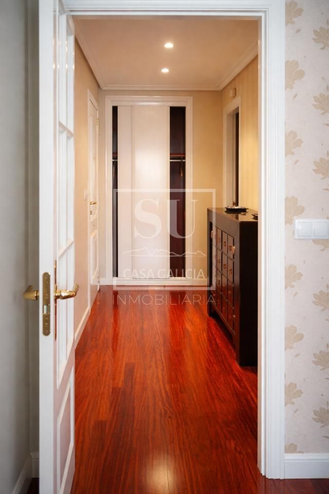 Dormitori de Pis en venda en Vigo  amb Calefacció i Traster