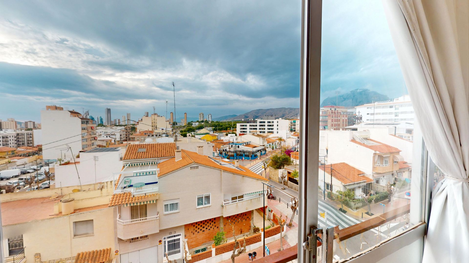 Vista exterior de Pis en venda en Benidorm amb Moblat i Balcó