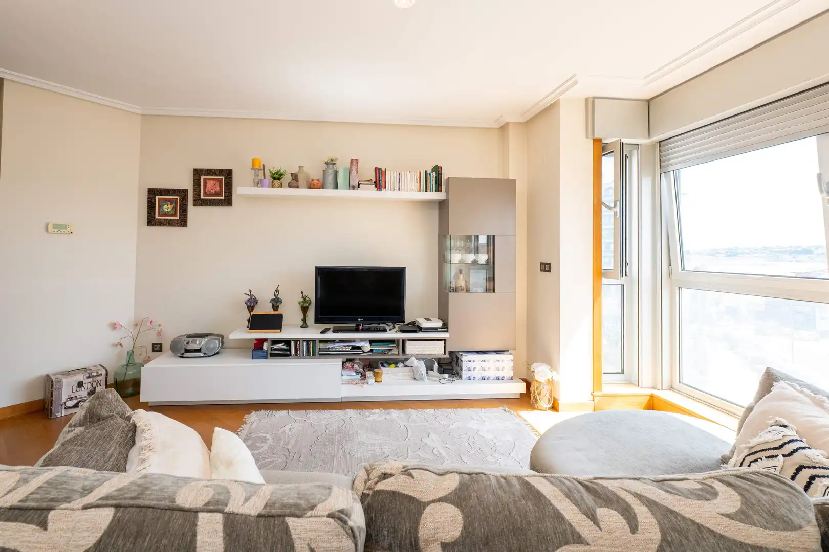 Living room of Apartments for sale in A Coruña Capital   with Heating, Parquet flooring and Storage room
