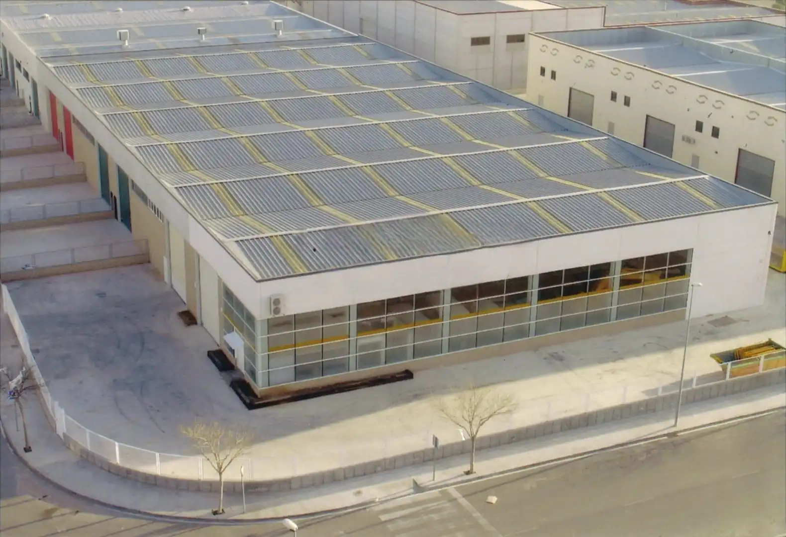 Außenansicht von Fabrikhallen zum Verkauf in Vila-seca