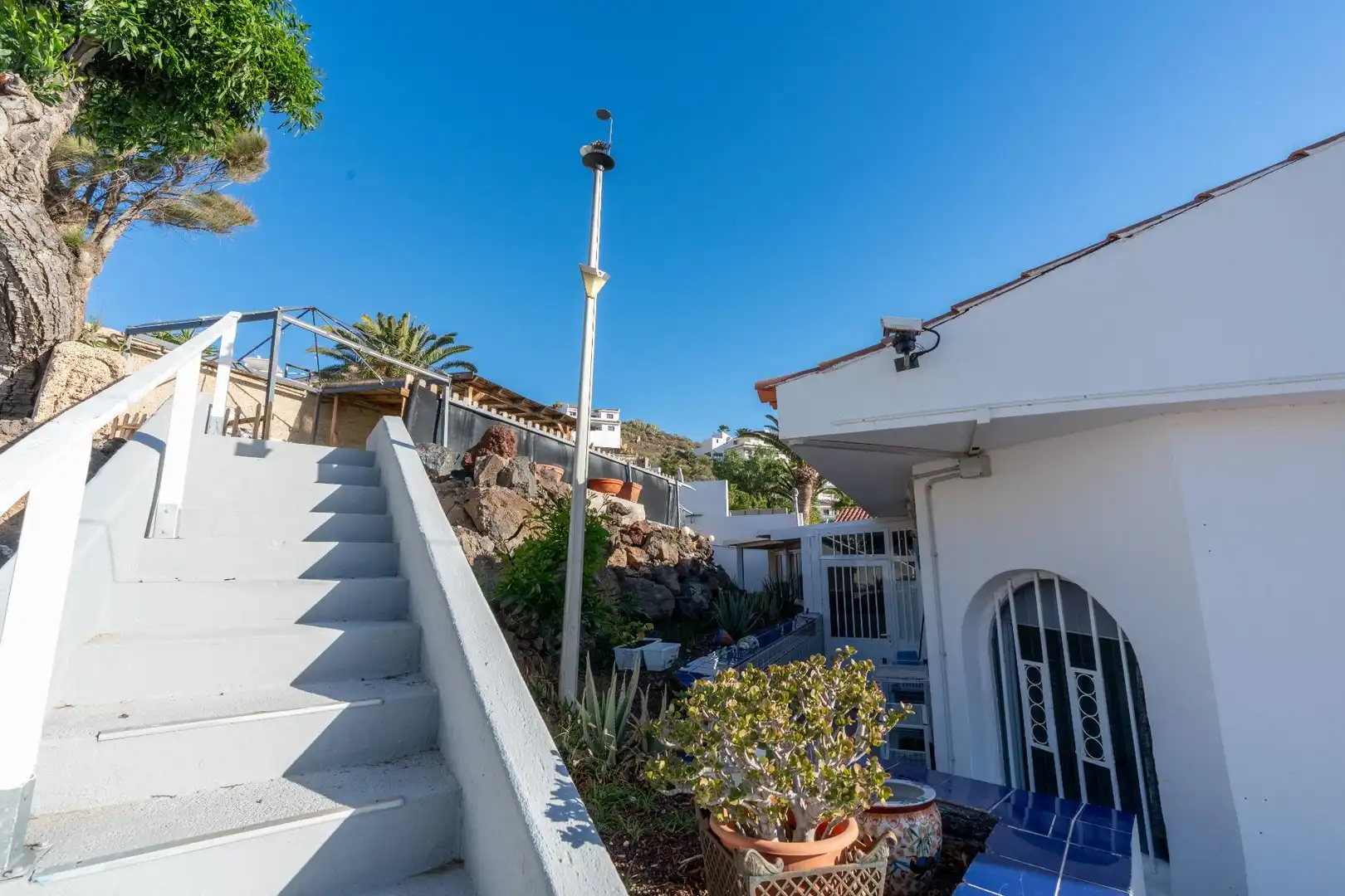 Vista exterior de Casa o xalet en venda en Granadilla de Abona amb Jardí privat, Terrassa i Piscina