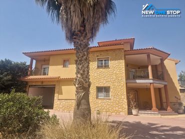 Maison mitoyenne avec jardin à vendre à Barriada la Muleria
