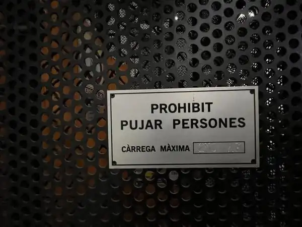 Parking de Nave industrial en venta en L'Hospitalet de Llobregat con Calefacción y Alarma