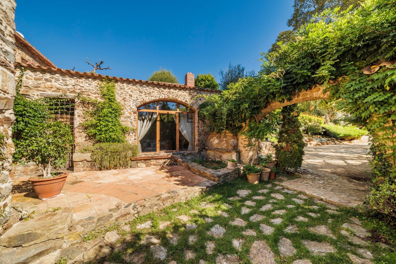 Jardí de Finca rústica en venda en Vall-llobrega amb Calefacció, Jardí privat i Terrassa