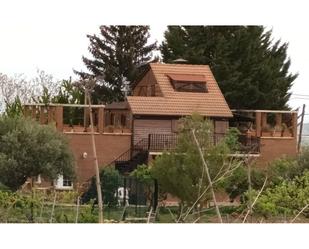 Vista exterior de Casa o xalet en venda en Medrano amb Aire condicionat, Calefacció i Jardí privat