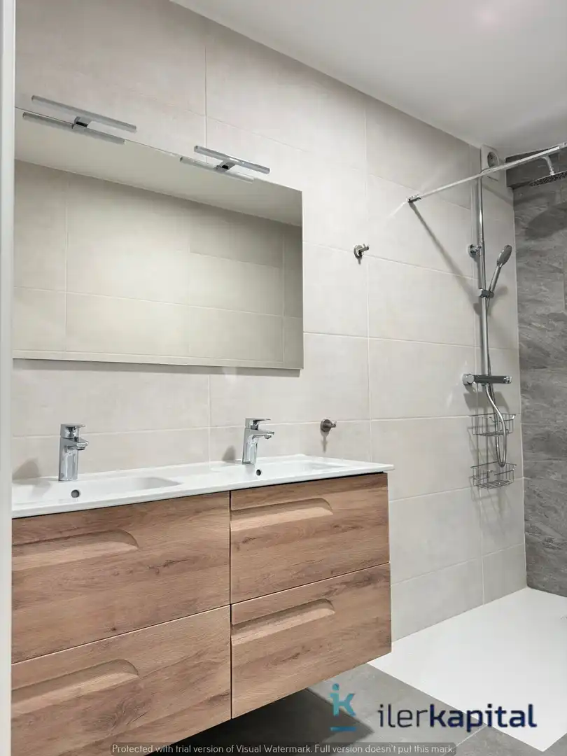 Badezimmer von Wohnung zum Verkauf in Lleida mit Klimaanlage, Heizung und Abstellraum