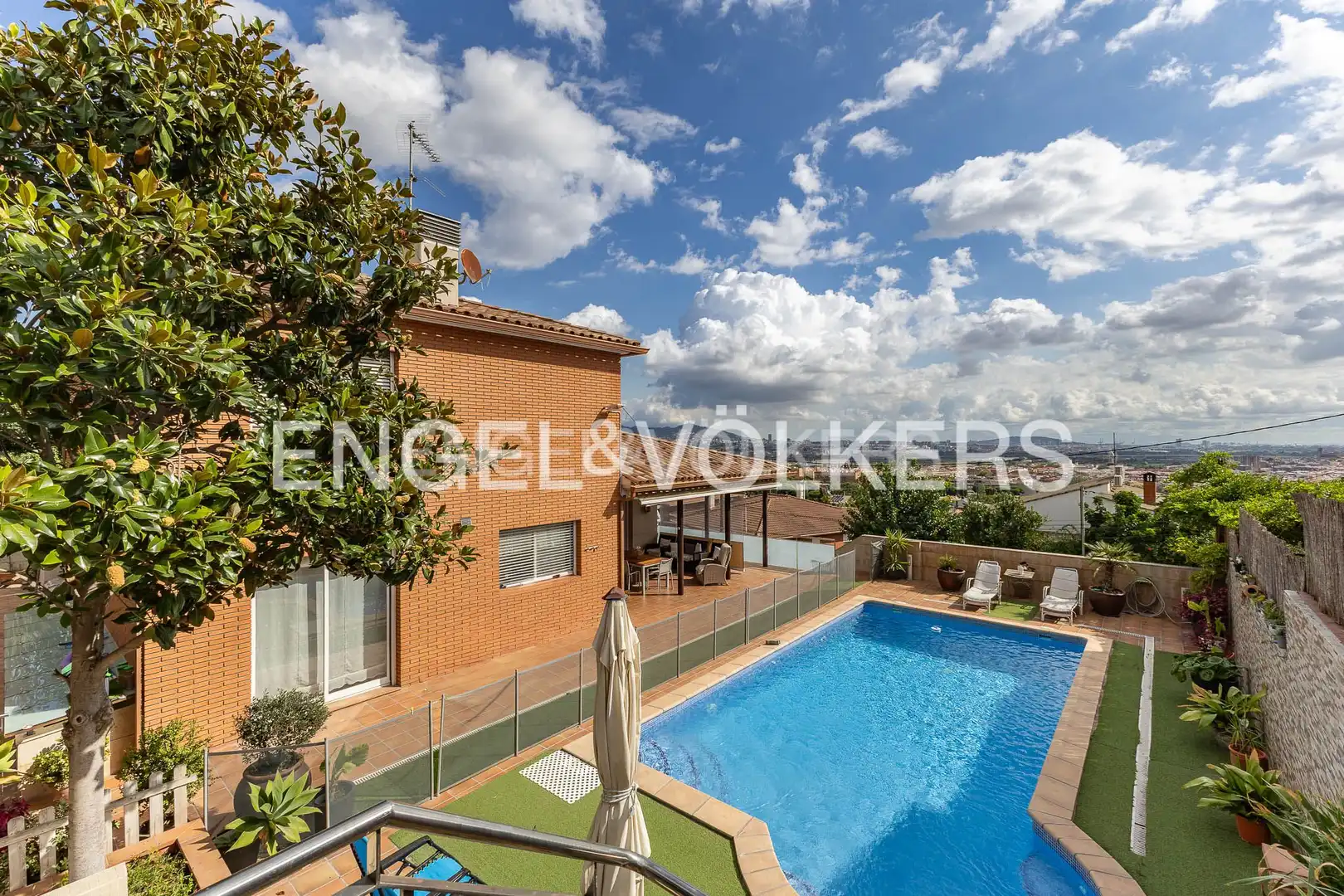 Exterior view of Houses for sale in Sant Boi de Llobregat  with Air Conditioner, Heating and Private garden