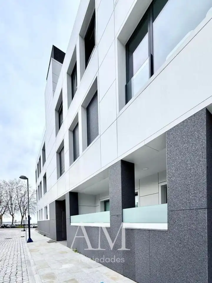 Vista exterior de Piso de alquiler en Vigo  con Calefacción, Terraza y Trastero
