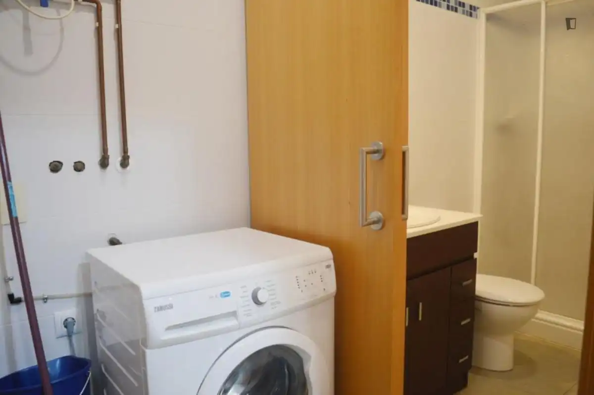 Bany de Apartament de lloguer en Barcelona amb Moblat, Forn i Rentadora