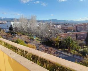 Vista exterior de Pis de lloguer en  Granada Capital amb Aire condicionat, Terrassa i Piscina