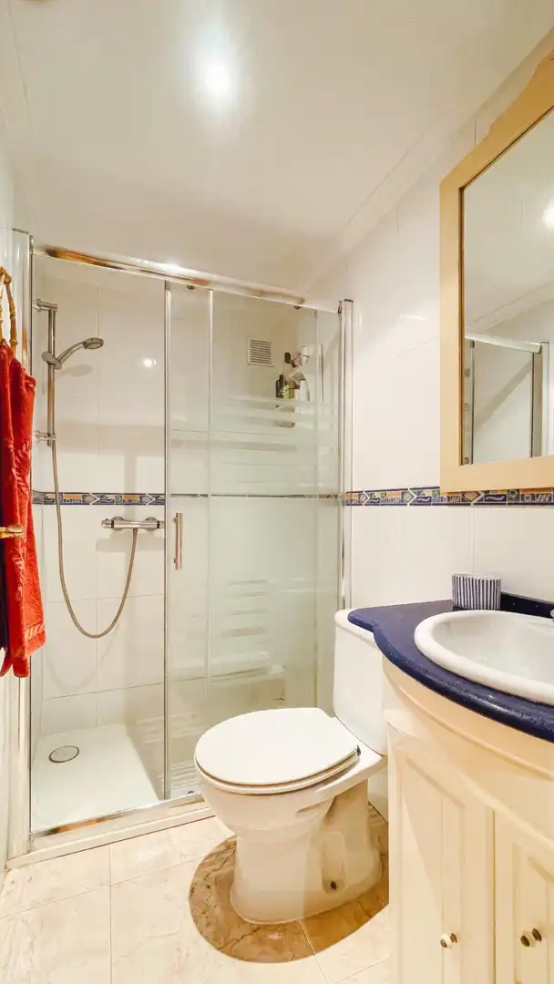 Baño de Piso en venta en Benidorm con Aire acondicionado y Balcón