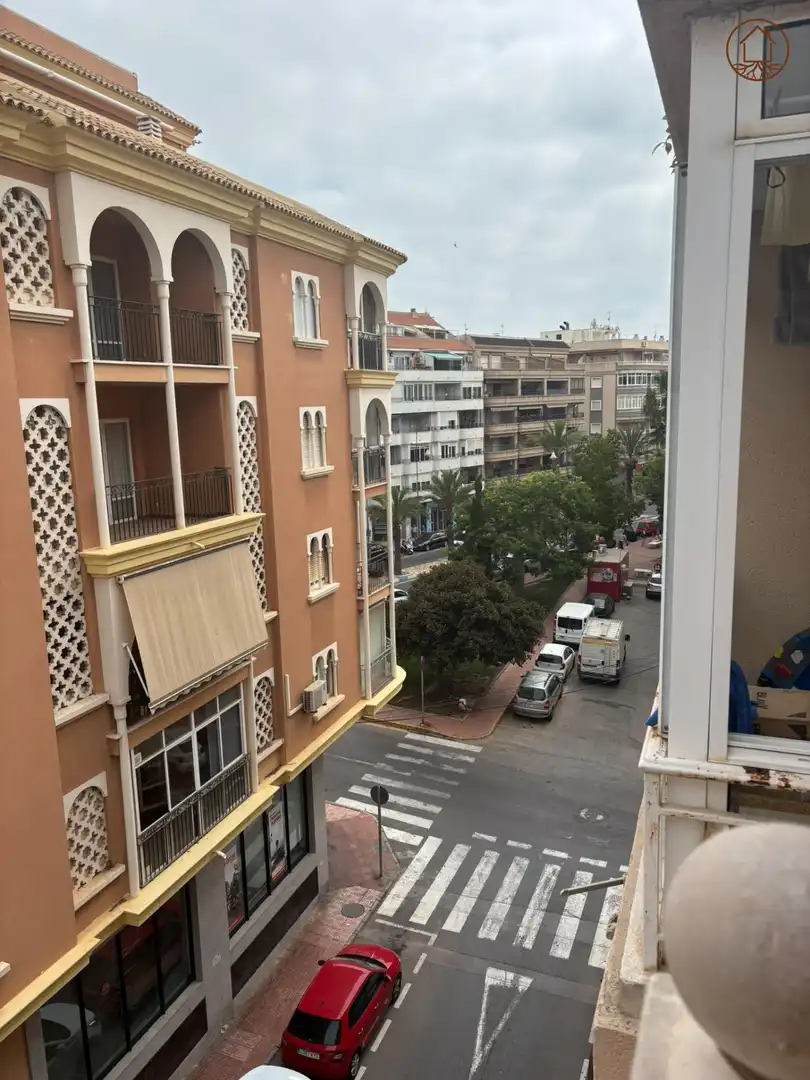 Vista exterior de Àtic en venda en Torrevieja amb Aire condicionat, Calefacció i Terrassa