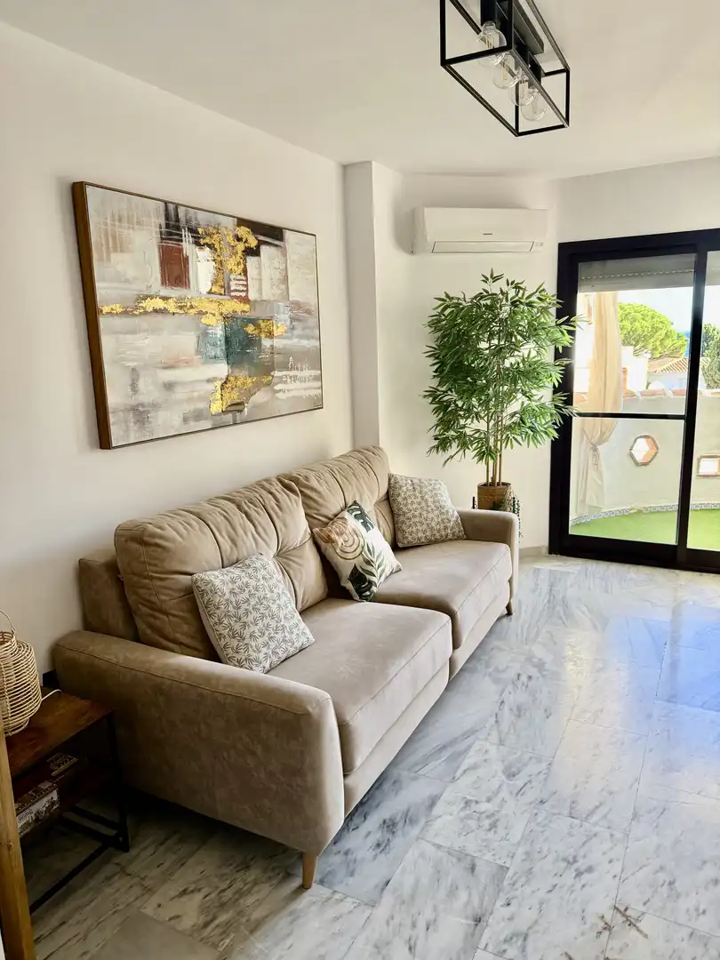 Sala de estar de Dúplex de alquiler en Mijas con Aire acondicionado, Jardín privado y Piscina