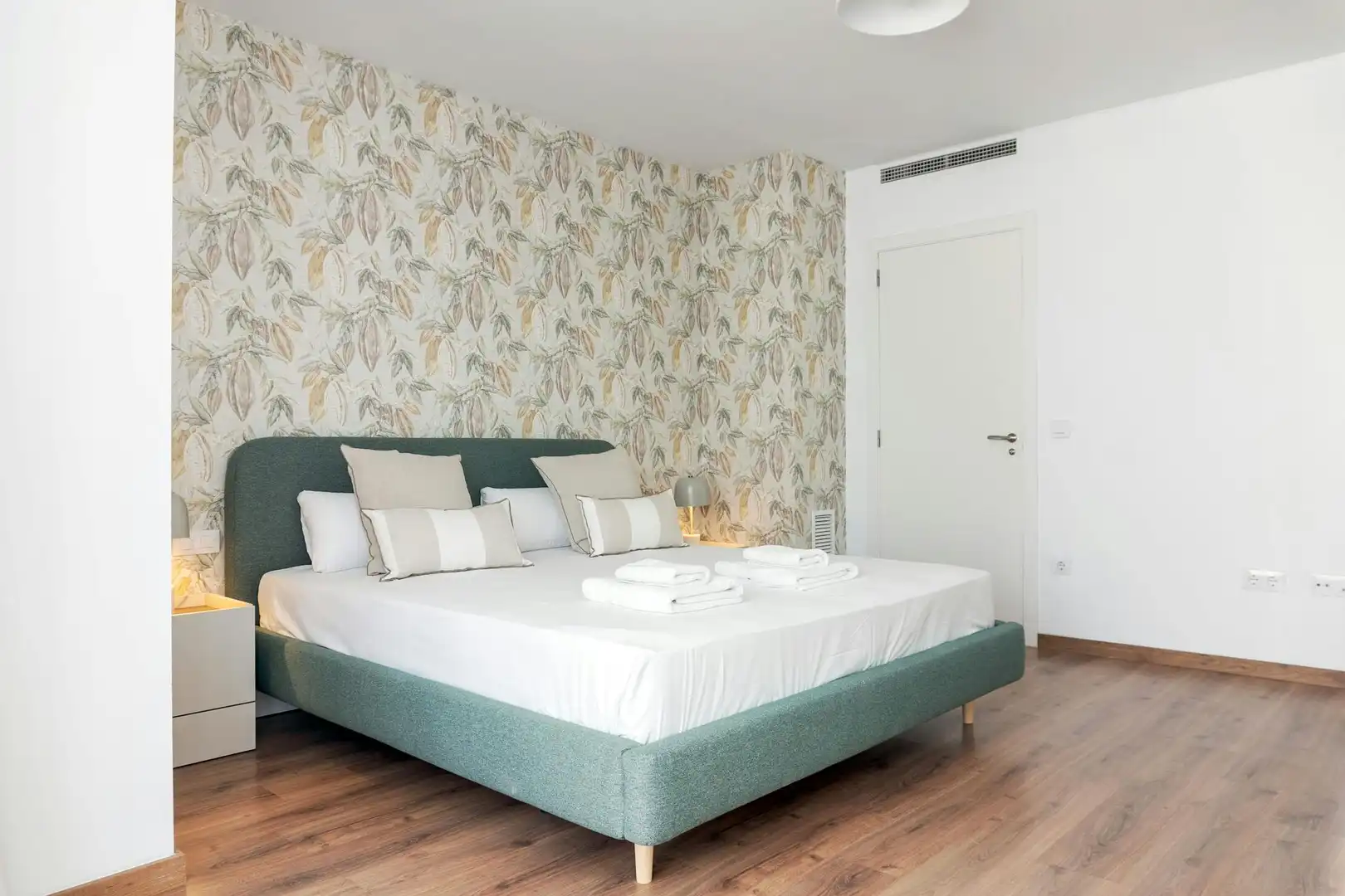 Schlafzimmer von Wohnung zur Miete in Valencia mit Klimaanlage, Heizung und Möbliert