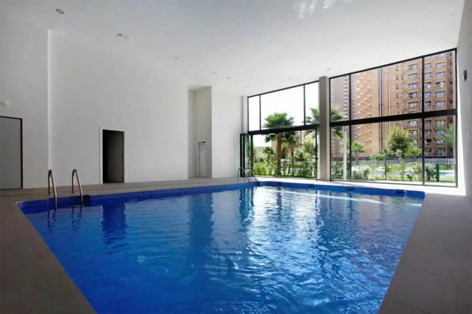 Schwimmbecken von Wohnungen zur Miete in Benidorm mit Schwimmbad und Balkon