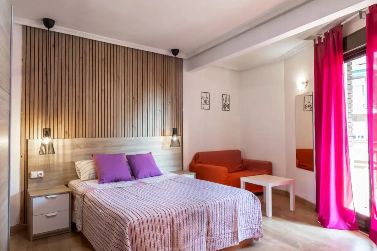 Bedroom of Apartments for share in Madrid  with Air Conditioner, Furnished and Oven