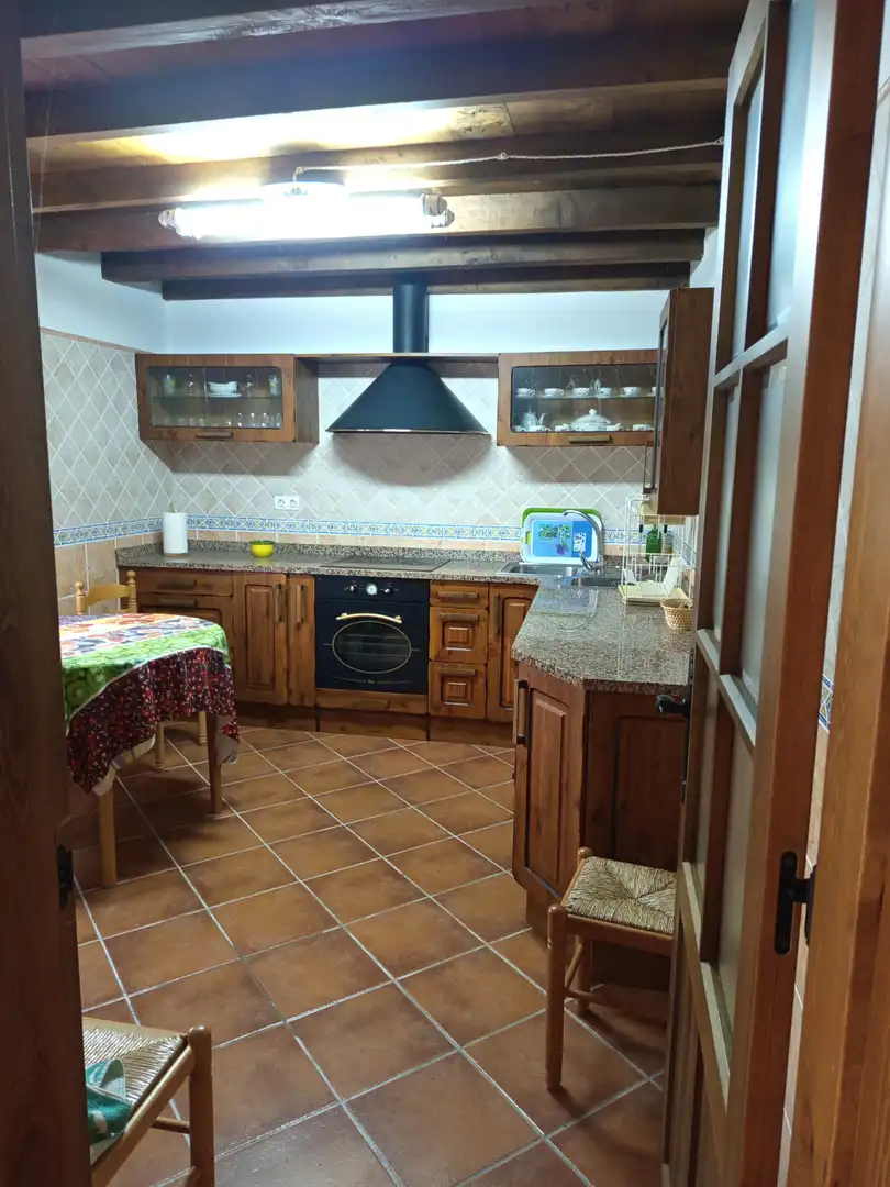 Cuina de Casa o xalet en venda en Dehesa de Romanos  amb Calefacció, Parquet i Traster