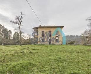 Casa o xalet en venda en Oviedo  amb Jardí privat, Parquet i Piscina