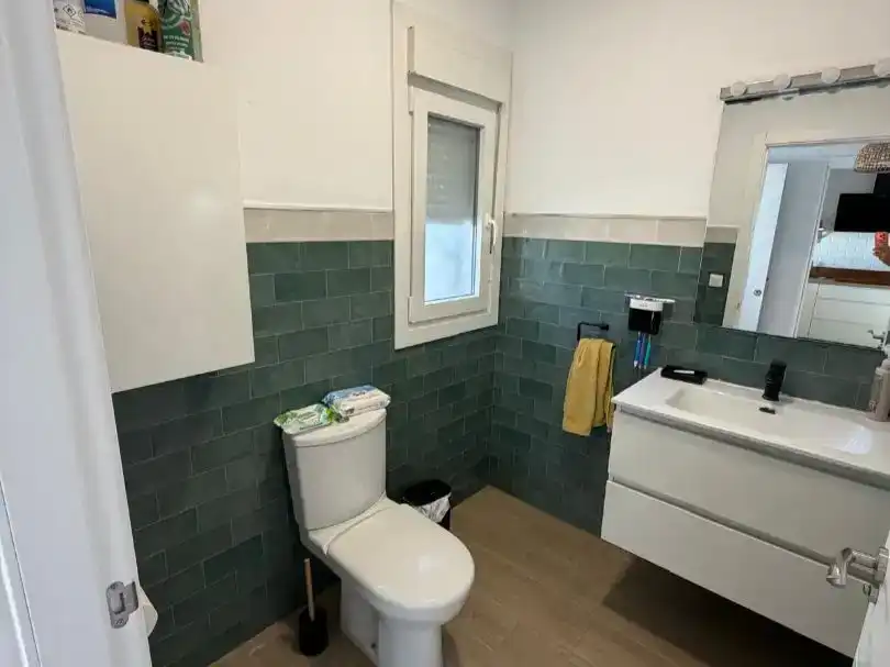 Bany de Casa o xalet en venda en La Línea de la Concepción amb Aire condicionat, Jardí privat i Piscina