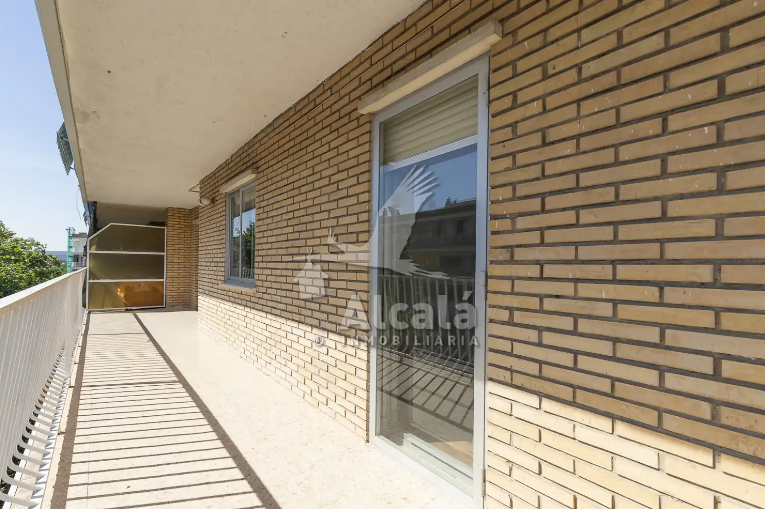 Vista exterior de Piso en venta en Alcalá de Henares con Calefacción, Parquet y Terraza