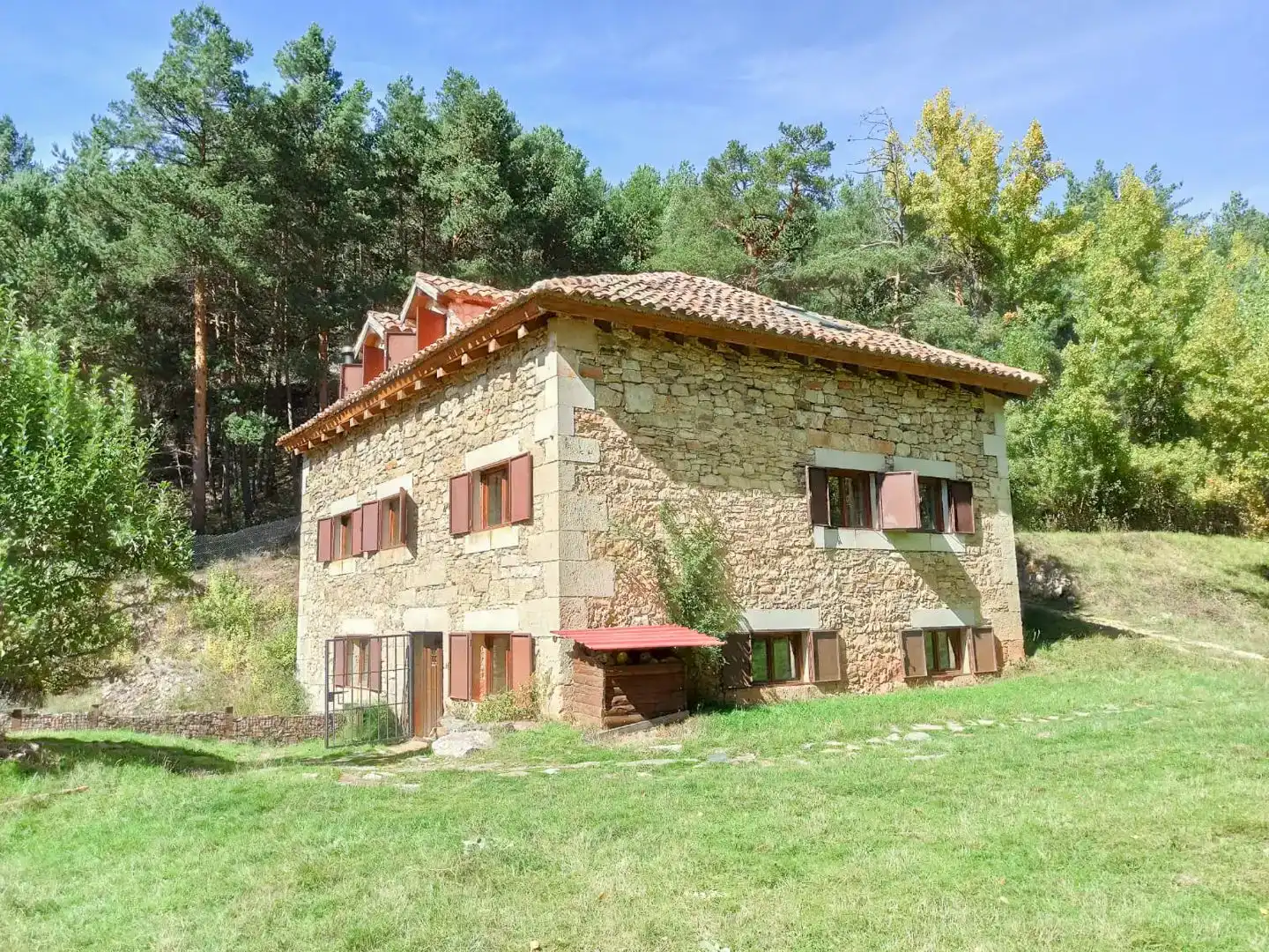 Vista exterior de Casa o chalet en venta en Galve de Sorbe con Jardín privado, Parquet y Amueblado