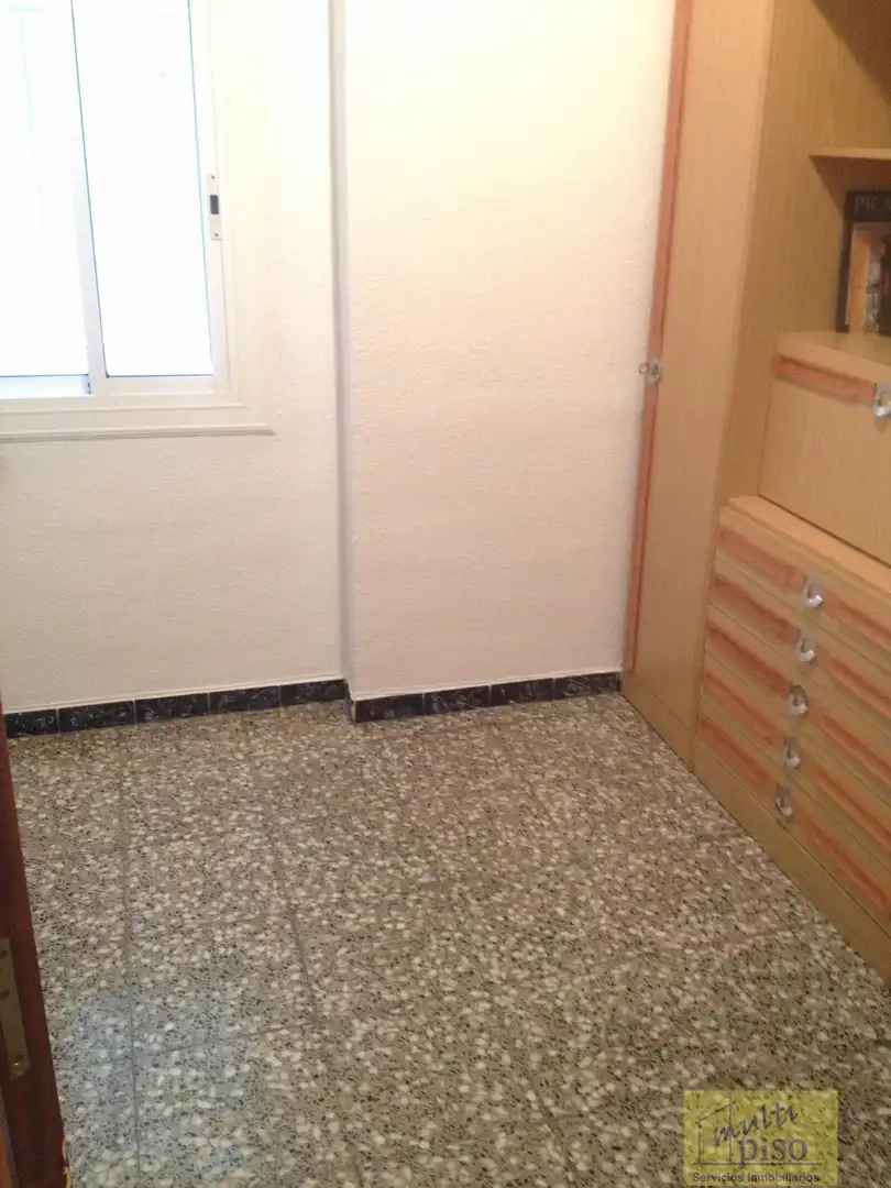 Dormitori de Pis en venda en L'Hospitalet de Llobregat amb Terrassa i Balcó