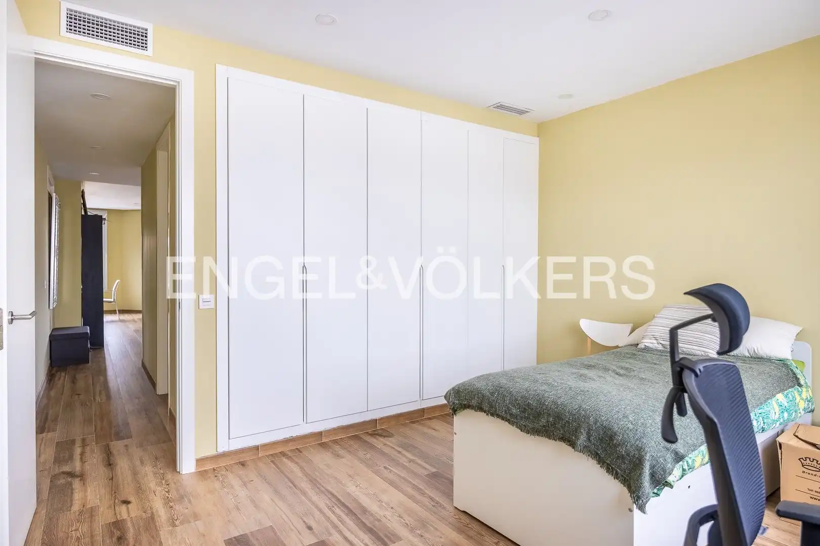 Habitación de Piso en venta en Sevilla con Aire acondicionado y Calefacción