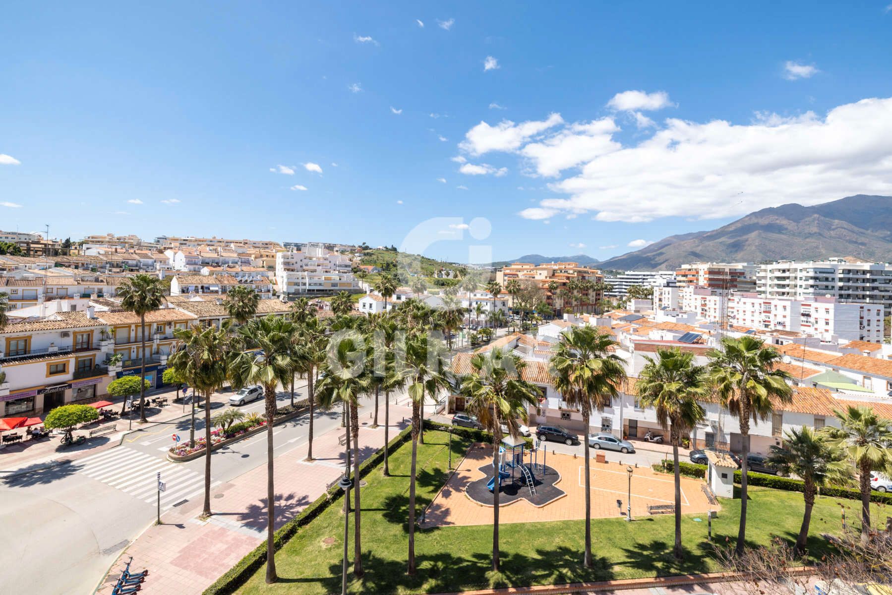 Vista exterior de Apartament en venda en Estepona amb Terrassa i Piscina comunitària