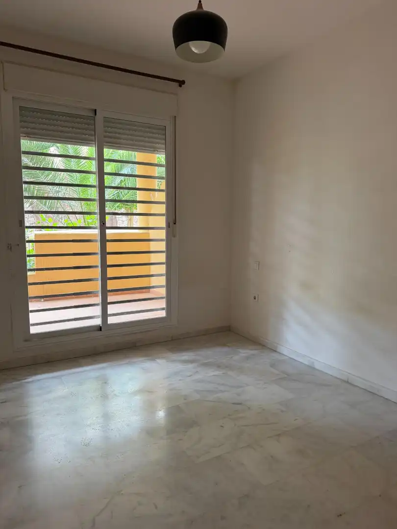 Habitación de Apartamento en venta en Fuengirola con Terraza y Piscina comunitaria