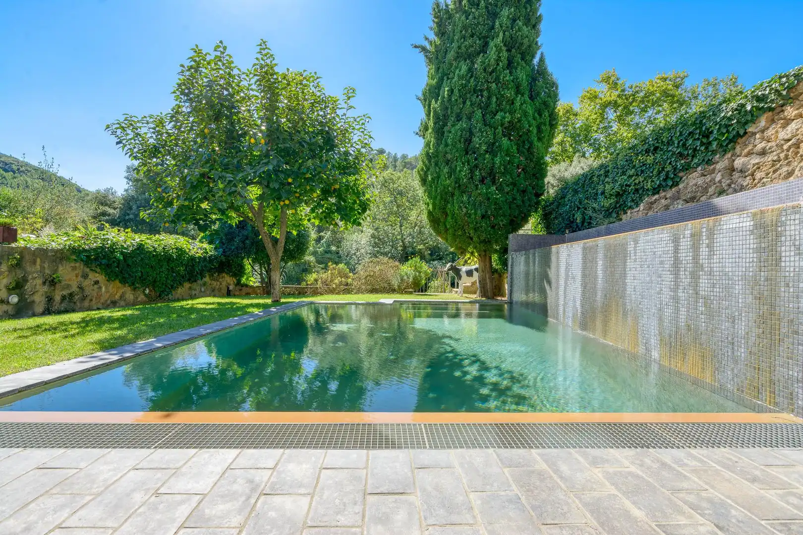 Piscina de Finca rústica en venta en Boadella i les Escaules con Calefacción, Jardín privado y Terraza