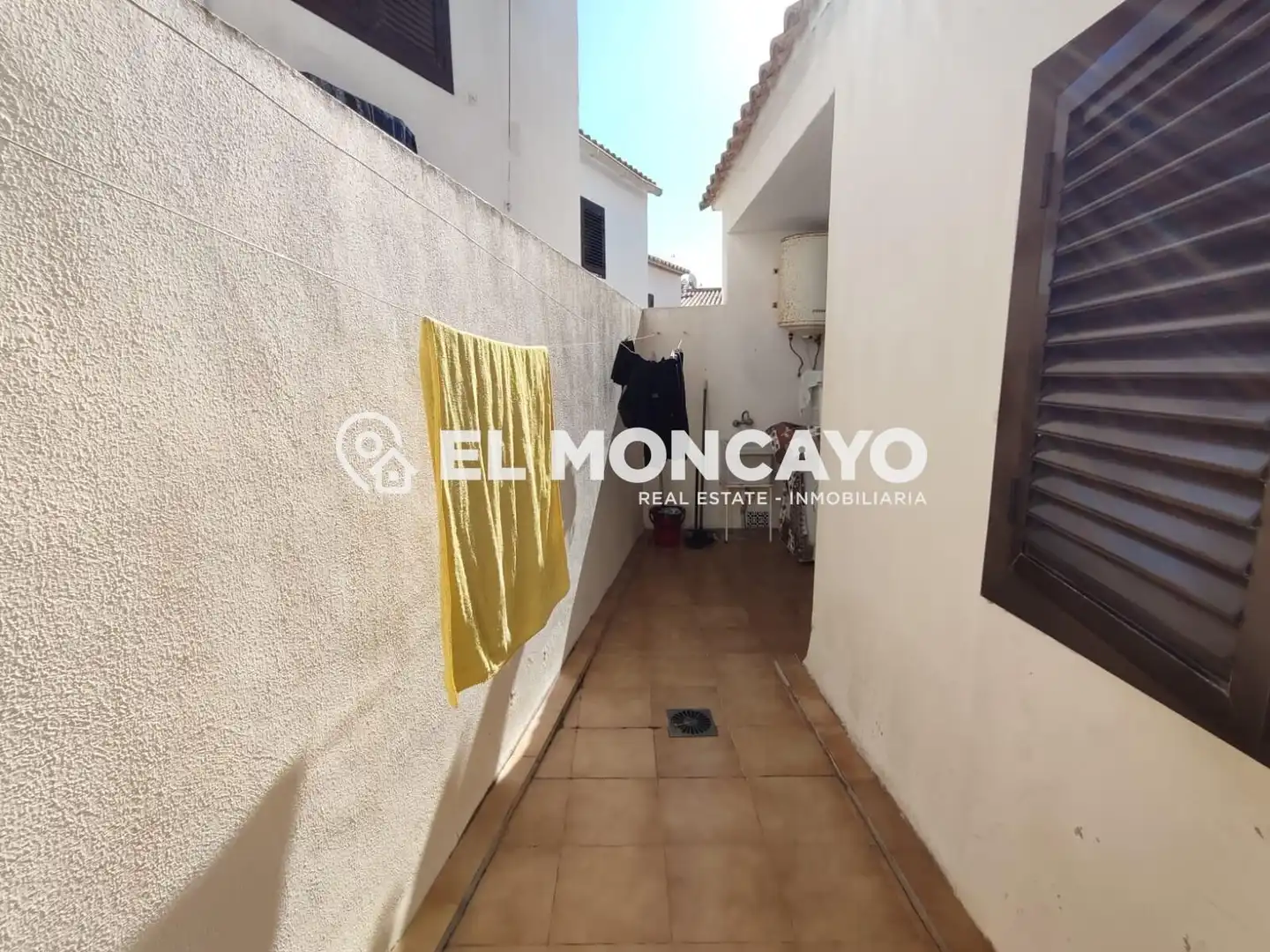 Casa adosada en venda en Guardamar del Segura amb Terrassa, Traster i Moblat
