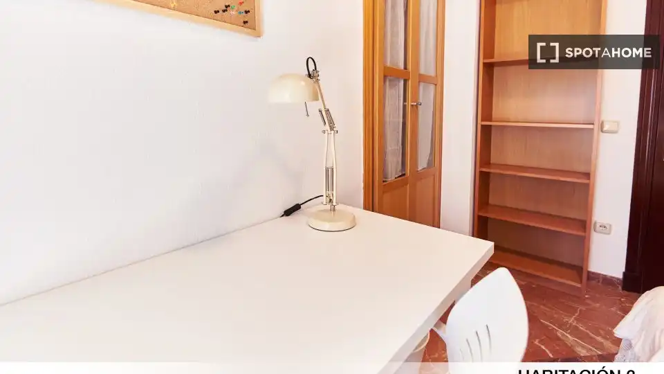 Habitación de Piso para compartir en Sevilla con Aire acondicionado, Terraza y Amueblado