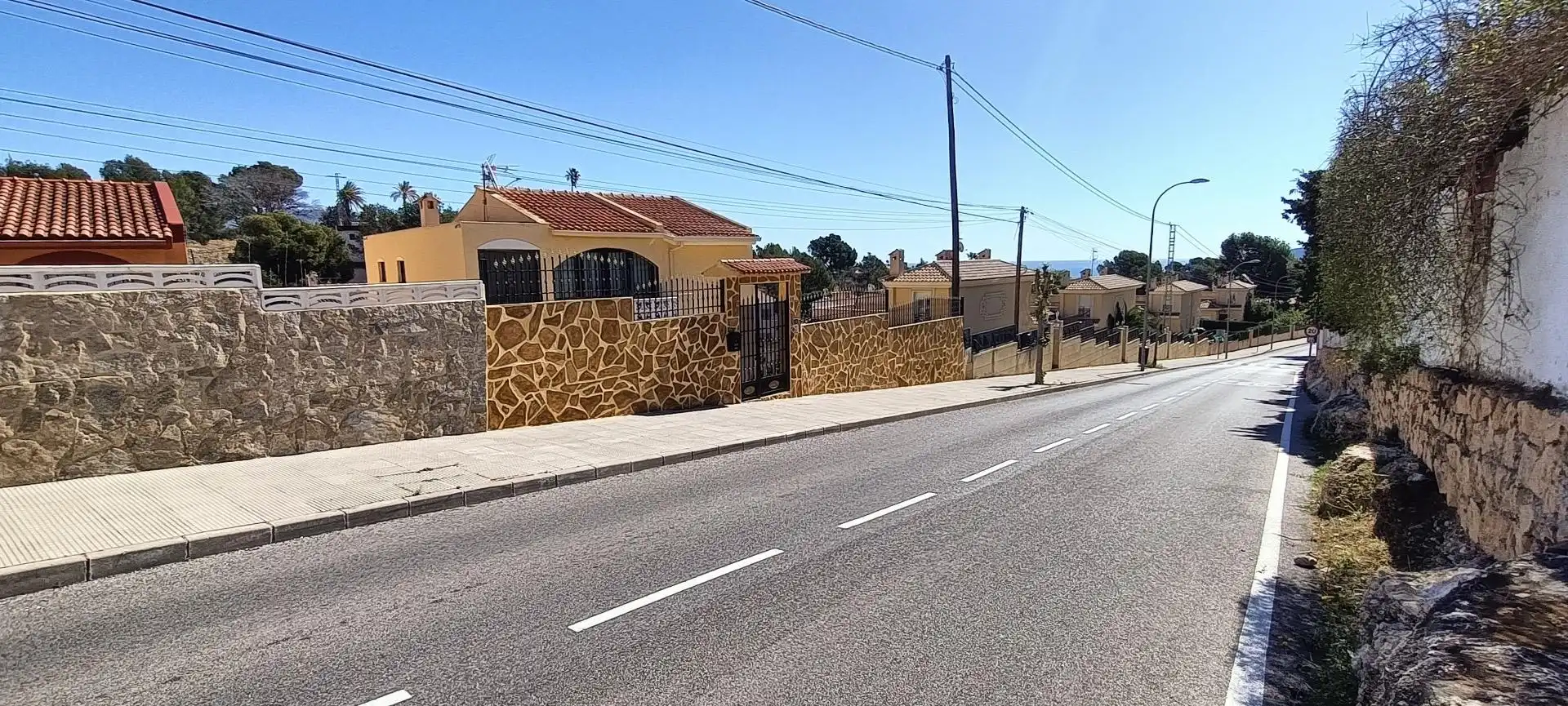 Vista exterior de Casa o chalet en venta en La Nucia con Aire acondicionado, Jardín privado y Terraza