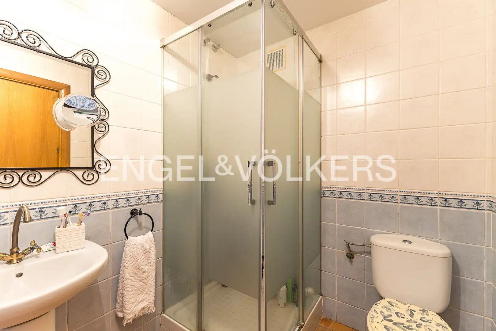 Bathroom of Houses for sale in Castelldefels  with Air Conditioner, Heating and Terrace