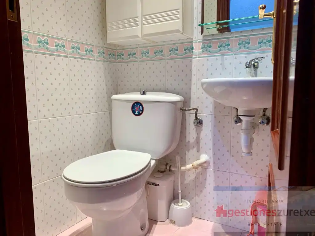 Bathroom of Flat for sale in Bilbao   with Furnished