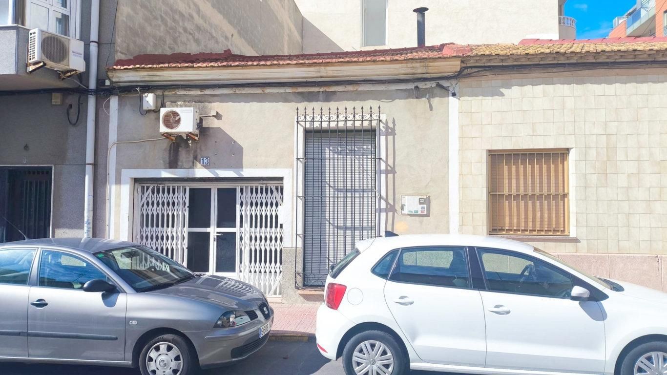 Vista exterior de Planta baixa en venda en Torrevieja amb Aire condicionat, Terrassa i Balcó