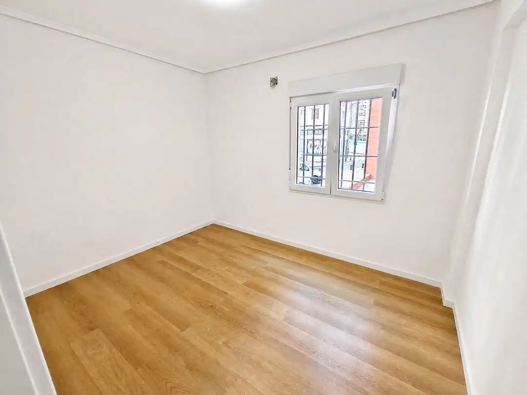 Bedroom of Flat for sale in Bilbao 